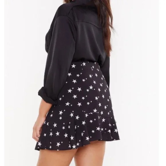 Nasty Gal Collection Black & White Star Print Ruffle Mini Skirt Plus Size 20 - Picture 3 of 8